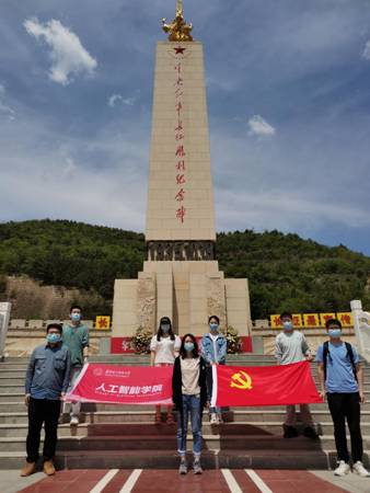 今年会jinnianhui官网党支部在吴起中央红军长征胜利纪念碑前合影